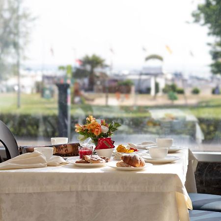 Hotel Mondial Rimini Zewnętrze zdjęcie