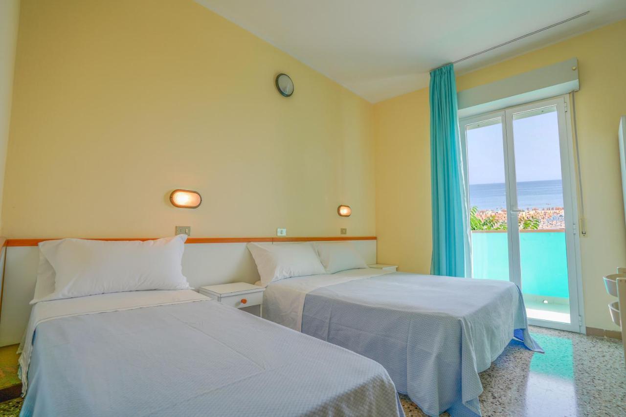 Hotel Mondial Rimini Zewnętrze zdjęcie