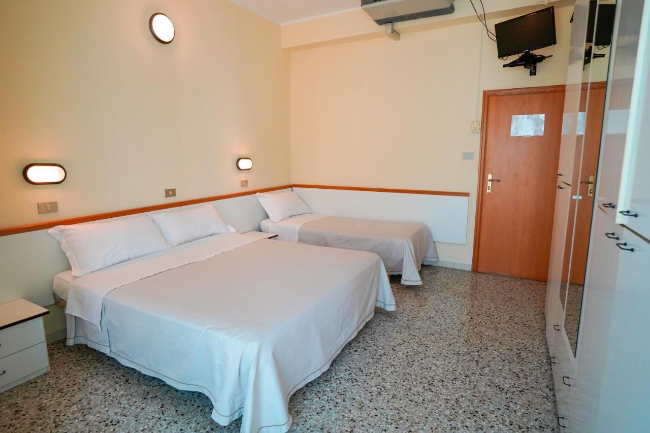 Hotel Mondial Rimini Zewnętrze zdjęcie