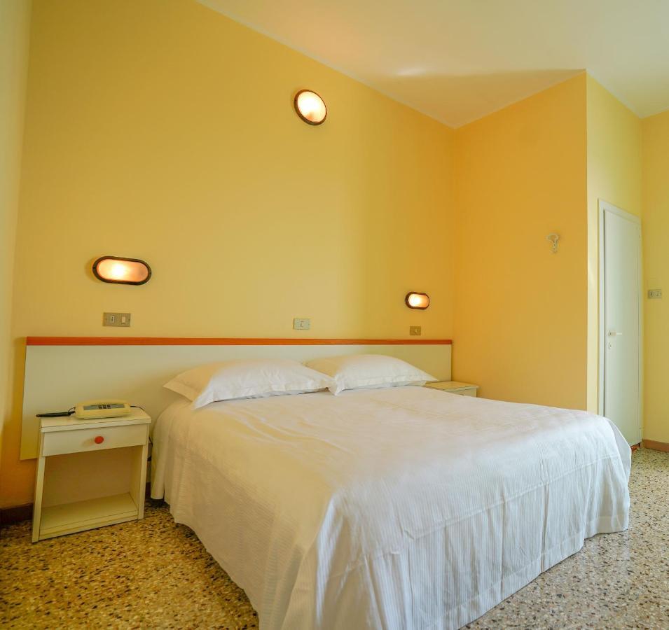 Hotel Mondial Rimini Zewnętrze zdjęcie