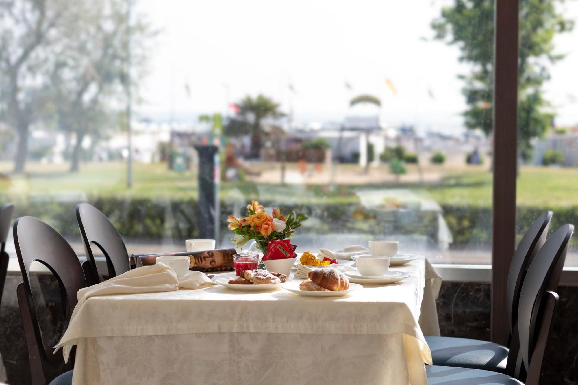 Hotel Mondial Rimini Zewnętrze zdjęcie