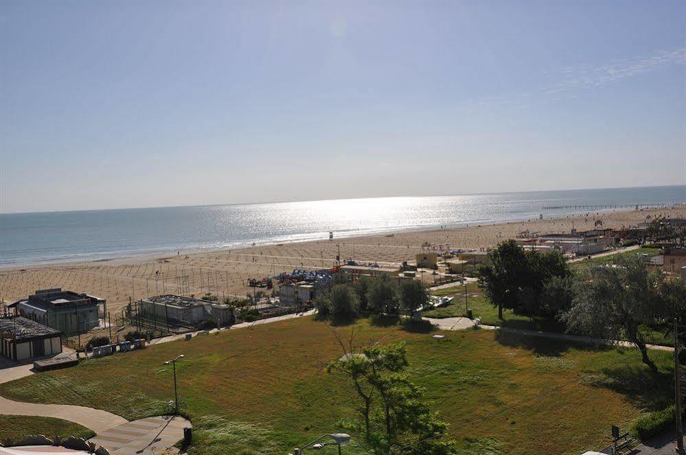 Hotel Mondial Rimini Zewnętrze zdjęcie